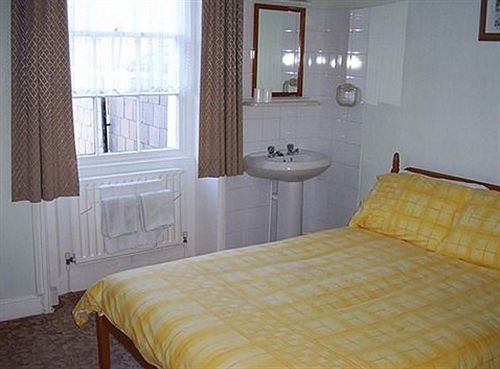 Olivers Guest House Уеймут Екстериор снимка
