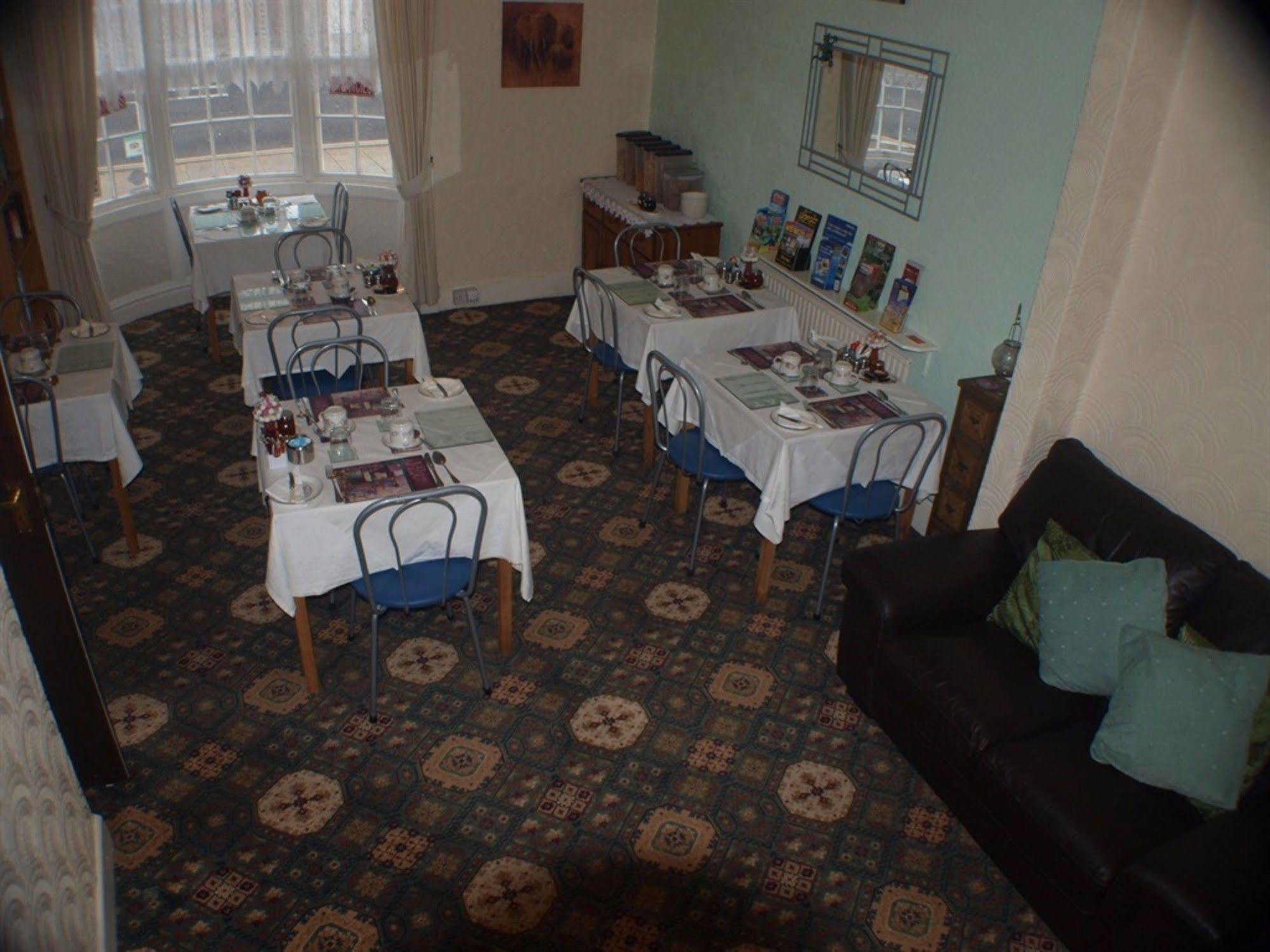 Olivers Guest House Уеймут Екстериор снимка