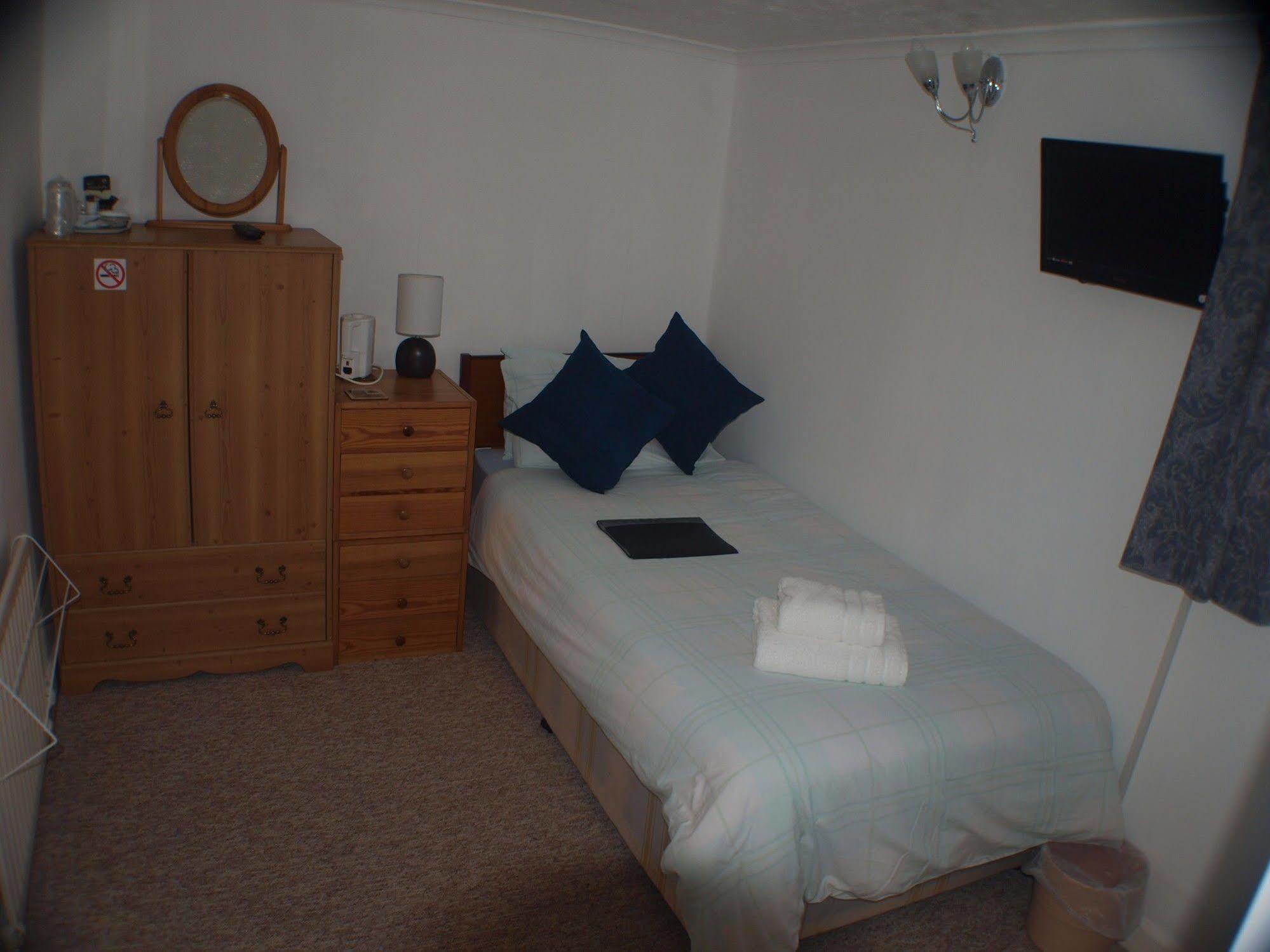 Olivers Guest House Уеймут Екстериор снимка