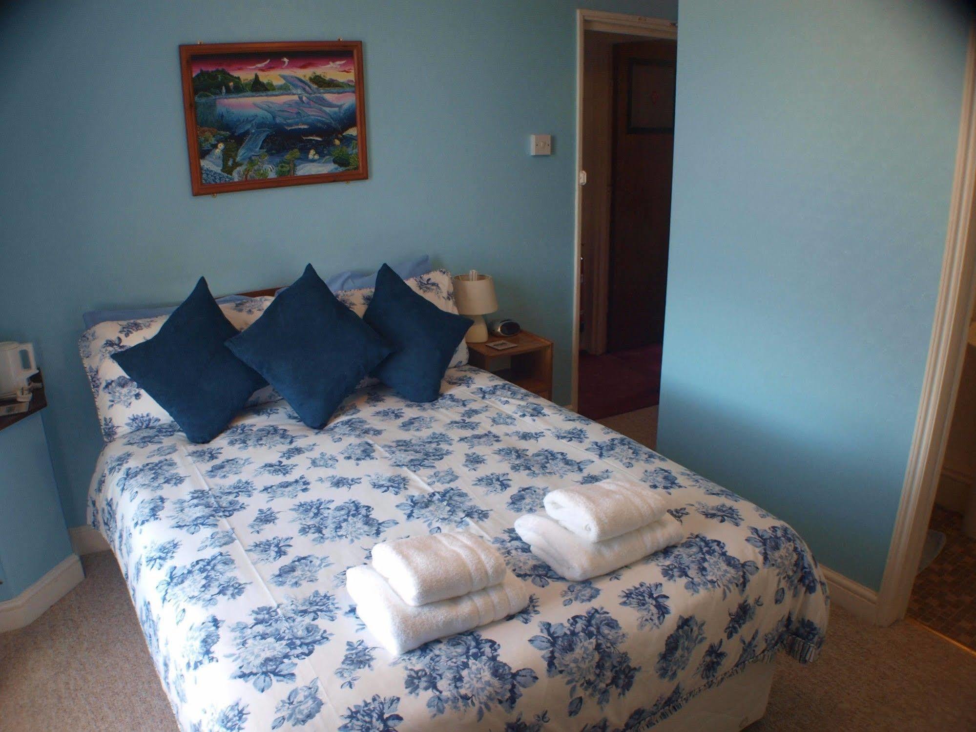 Olivers Guest House Уеймут Екстериор снимка