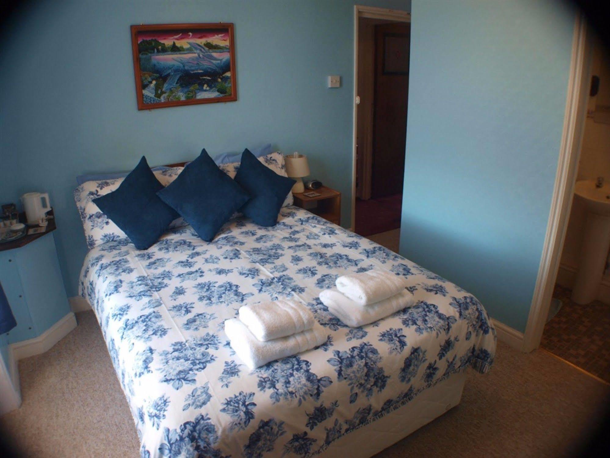 Olivers Guest House Уеймут Екстериор снимка